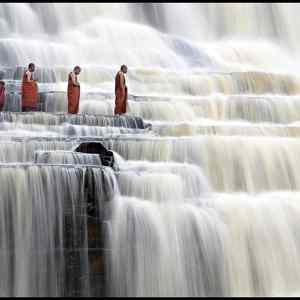 Obrázek '-Meditating monks at pongour falls-      19.10.2012'