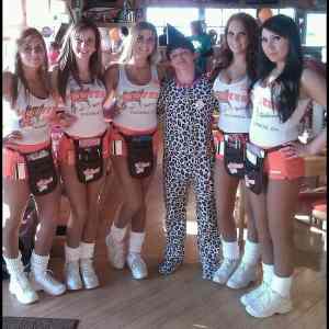 Obrázek '-My nephew - in feety pajamas - with hooters waitresses-      28.10.2012'