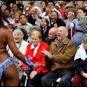 Obrázek '-Someones Enjoying The Show-      19.11.2012'