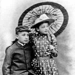 Obrázek '- Albert Einstein se sestrou - 1895 -'