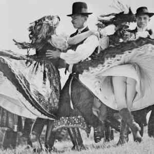 Obrázek '- Hungarian Folk Dancers - 1938 -'
