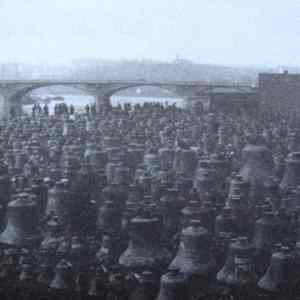 Obrázek '- Libensky most 1942 - 43 776 zrekvirovanych zvonu -'