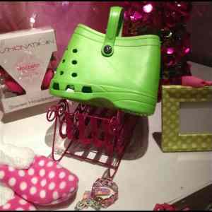 Obrázek '- Now people who wear Crocs can have a matching purse -      01.01.2013'