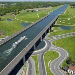 Obrázek '- Sart Canal Bridge -'