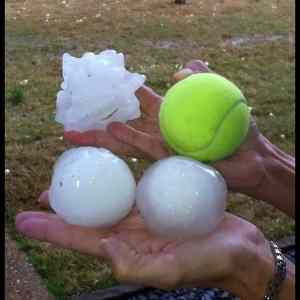 Obrázek '- Super-sized Gigantic Hail Balls in Mississippi USA -      19.03.2013'