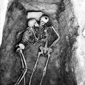 Obrázek '- The 2800 years old kiss -'