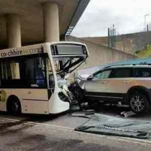 Obrázek '- Volvo vs. autobus - jedna nula -'