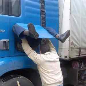Obrázek '- jak kamionaci prichazeji na svet -'