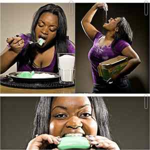 Obrázek '19-Year-Old Girl Is Addicted to Eating Soap'