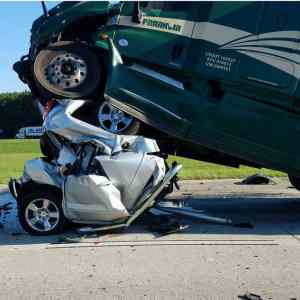 Obrázek '4 door chevy pick up brake check on an 18 wheeler'