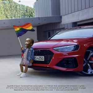 Obrázek 'AUDI zverejnilo politicky korektni reklamu s holcickou u auta'