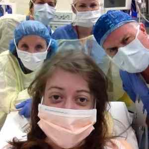 Obrázek 'About to go into surgery. But first let me take a selfie'