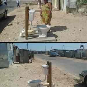 Obrázek 'AfricaPublicToilet '