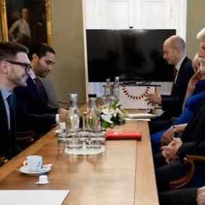 Obrázek 'Alex Soros a Petr pavel - vlastiozrada v primem prenosu'