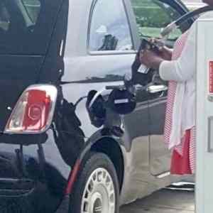 Obrázek 'Amazing&nbsp;Way&nbsp;To&nbsp;Pump&nbsp;Gas&nbsp;&nbsp;&nbsp;'