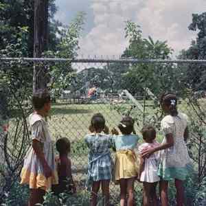 Obrázek 'American Black Children Forbidden from Alabama Playground 1956'