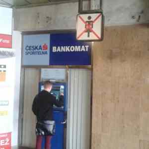 Obrázek 'Bankomat jen pro muze'