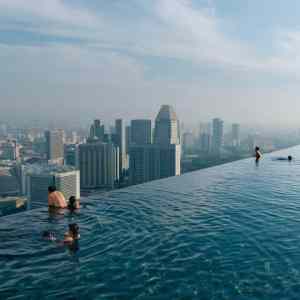 Obrázek 'Bazen na 57. poschodi Marina Bay Sands kasino v Singapure'