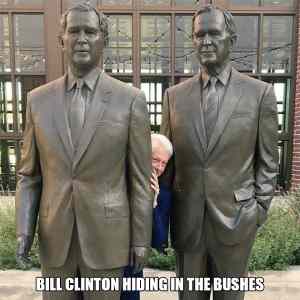 Obrázek 'Bill Clinton Hiding In The Bushes'