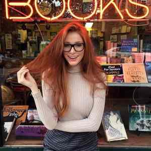 Obrázek 'Books-RedHair'