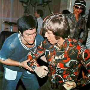 Obrázek 'Bruce Lee and Chuck Norris practicing their fight scene in The Way of the Dra...'