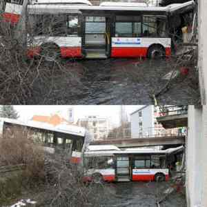 Obrázek 'Bus MHD BB v potoku'
