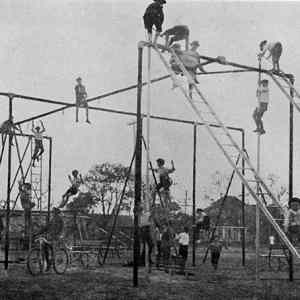 Obrázek 'Childrens playground 1912'