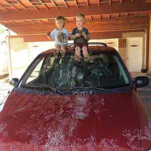 Obrázek 'Cleaning Moms Car    '