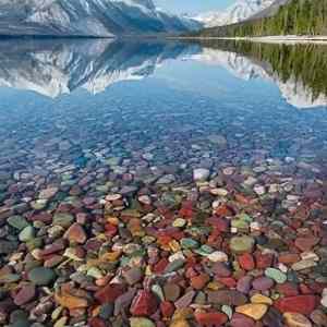 Obrázek 'Crystal clear waters of Lake McDonald'