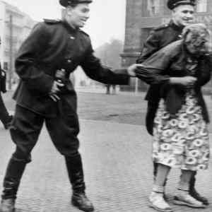 Obrázek 'Denacifikace civilistek'