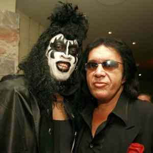 Obrázek 'Dennis Rodman vs Gene Simmons'