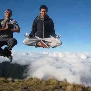 Obrázek 'Doing yoga in the air'