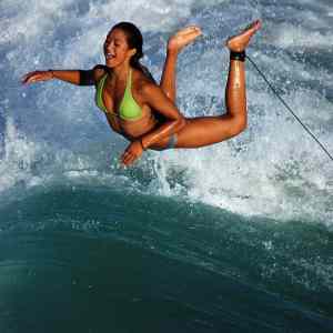 Obrázek 'Epic Surfing Shot'