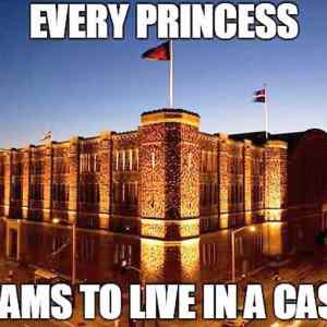 Obrázek 'Every princess dreams to live in a castle'