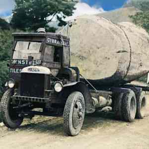 Obrázek 'Frank Harvey Weavers logging truck New Zealand 1955'