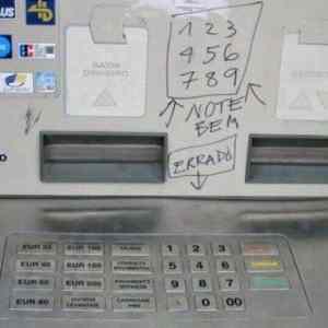 Obrázek 'Fun at the ATM1'