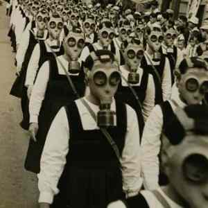Obrázek 'Gas&nbsp;Mask&nbsp;Parade'