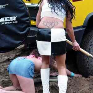 Obrázek 'Girls And Cars Is A Horrible Combination2'