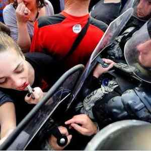 Obrázek 'Good&nbsp;Time&nbsp;To&nbsp;Do&nbsp;My&nbsp;Makeup'