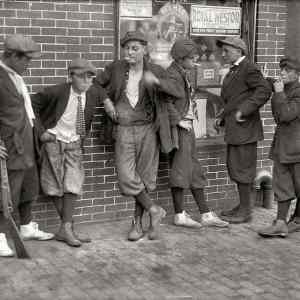 Obrázek 'Group of kids on the mean streets of Springfield 1916'