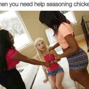 Obrázek 'Helping with chicken'
