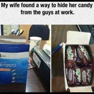 Obrázek 'Hiding&nbsp;Candy&nbsp;At&nbsp;Work'