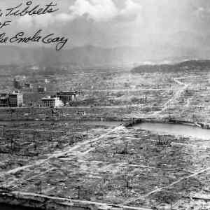 Obrázek 'Hiroshima autograph Tibbets'