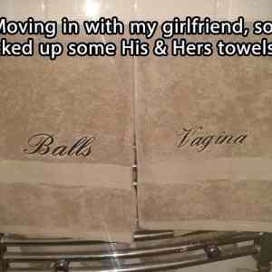 Obrázek 'His-hers-towel-awkward'