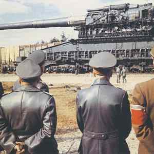 Obrázek 'Hitler a jeho masivni zeleznicni zbran vazici temer 1350 tun 1941'