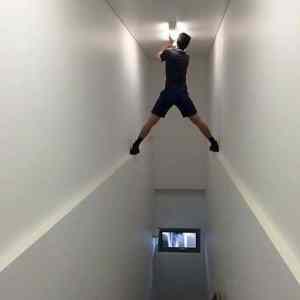 Obrázek 'How many idiots does it take to change a light bulb'