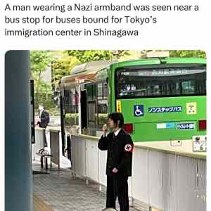 Obrázek 'Japonec prisel protestovat proti imigraci cernochu'