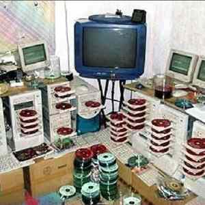Obrázek 'Just Burning Some CDs'