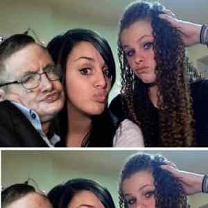 Obrázek 'Just Stephen Hawking photo bombing 04-04-2012'