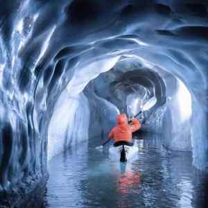 Obrázek 'Kayaking-in-Ice-Cave'